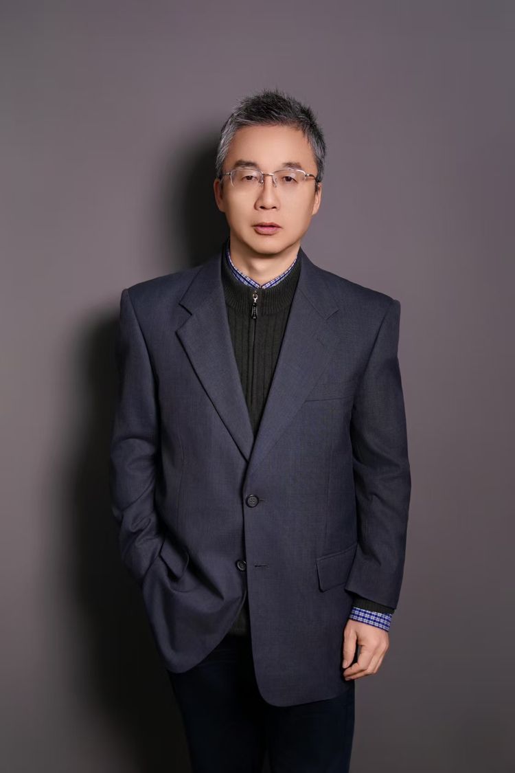 现任上海市社会科学创新研究基地首席专