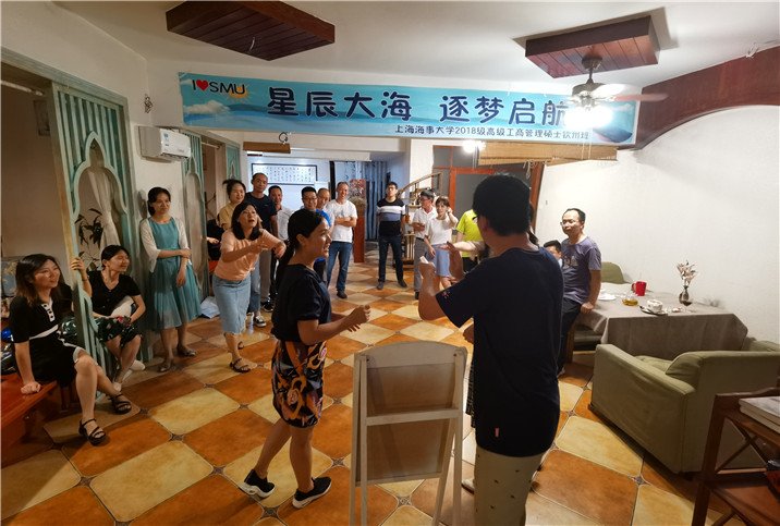 2018级钦州班的同学们召开了一次令