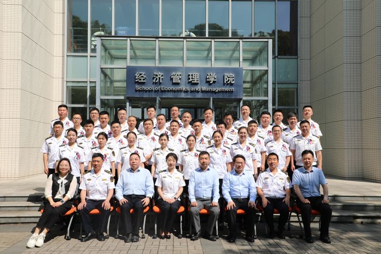 共同见证这一重要时刻