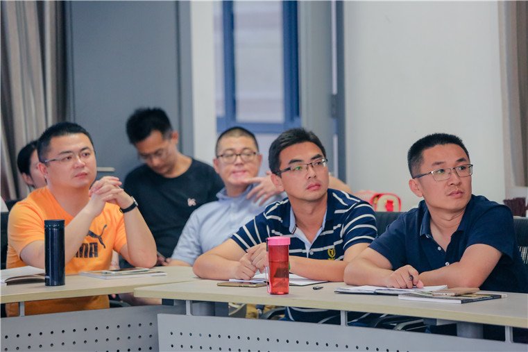 对照阅读他拥有UC Davis美国加