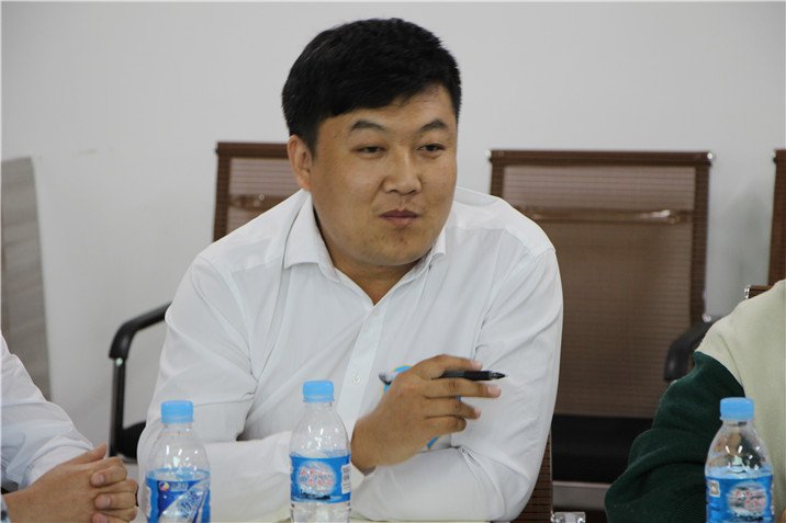 会上学员们围绕培训结束一年来“自己坚
